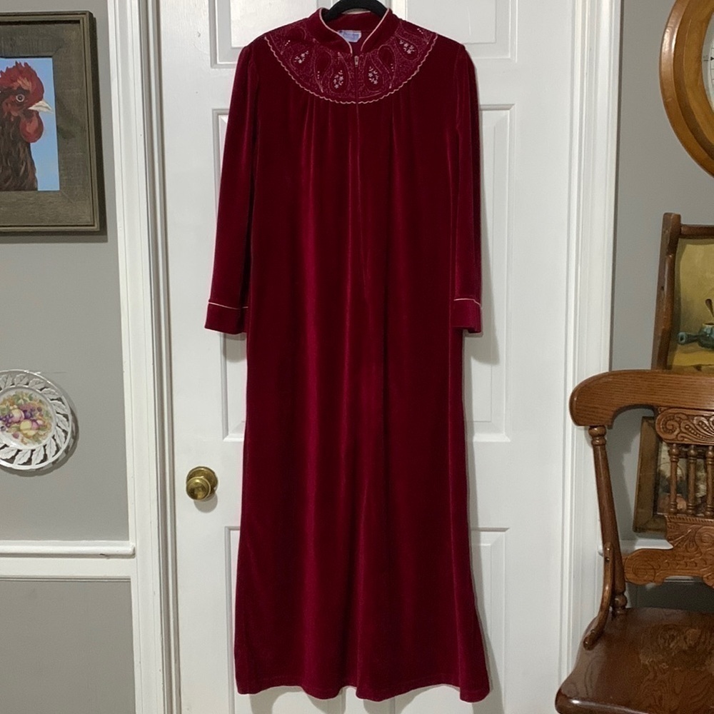 Vintage Heather Collection burgundy housecoat